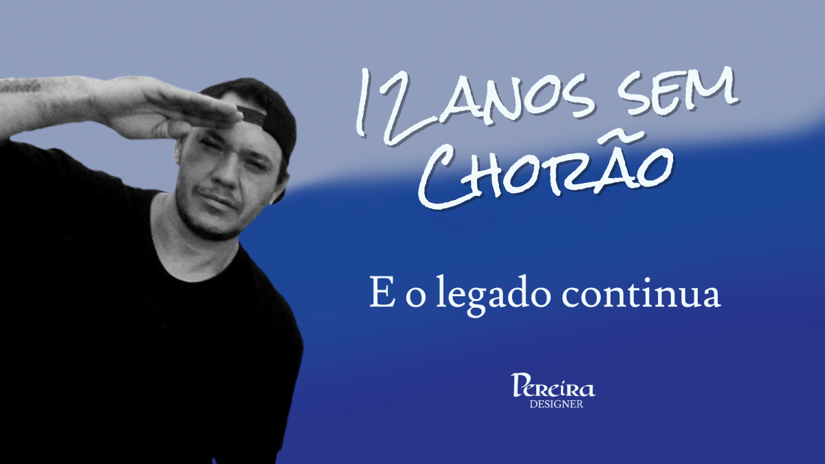 Montagem gráfica com a imagem de Chorão sobre um fundo azul, acompanhada do texto “12 anos sem Chorão — E o legado continua”.