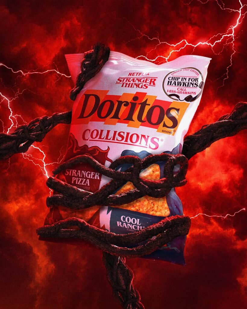 Pacote Doritos Collisions edição Stranger Things envolto por videiras escuras em cenário vermelho inspirado no Mundo Invertido. Imagem da campanha oficial Doritos x Stranger Things.