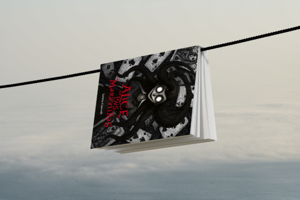 Livro Alice no País das Maravilhas suspenso em uma corda, com capa ilustrada em preto e branco e título em vermelho.